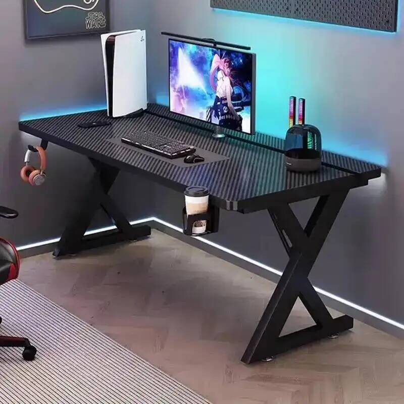 Estudantes em pé mesas de comp - Gaming Console Room avaliação e preço