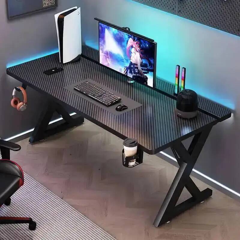 Estudantes em pé mesas de comp - Gaming Console Room avaliação e preço